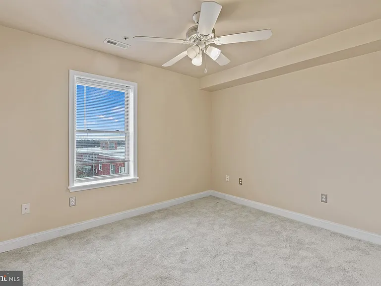 922 Madison St NW #304 — Photo 15