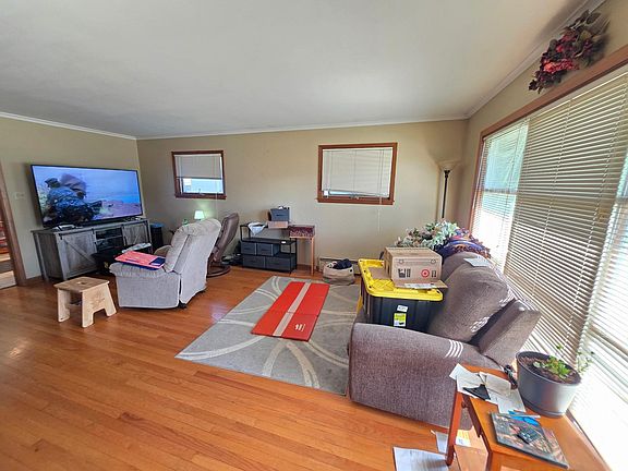 2nd image of 913 9th St S