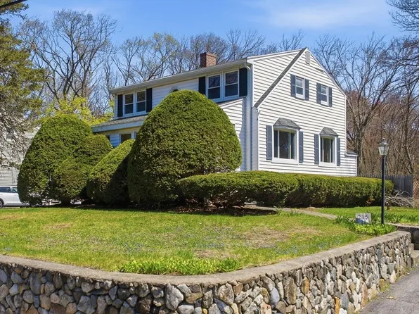 215 Pearl St, Reading, MA 01867