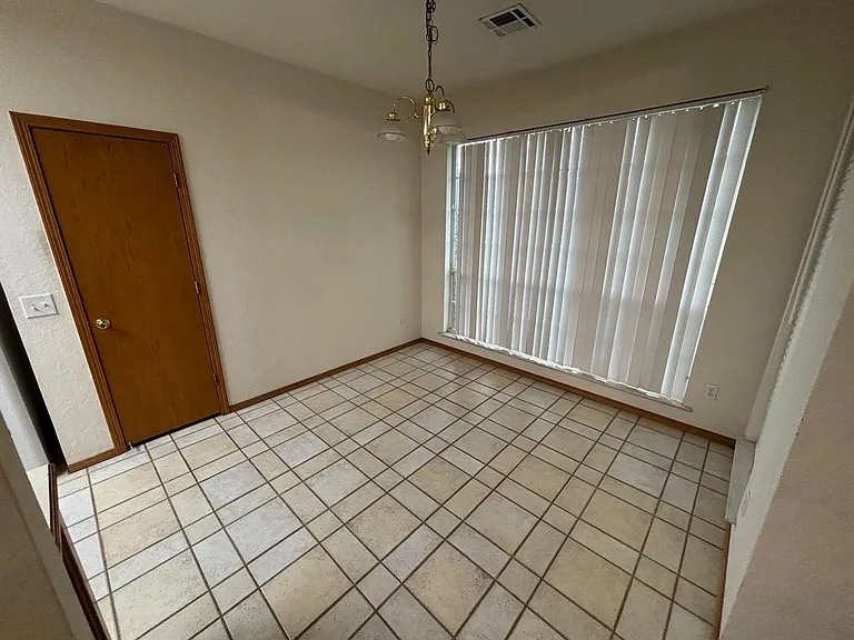2207 N Burdick St — Photo 8