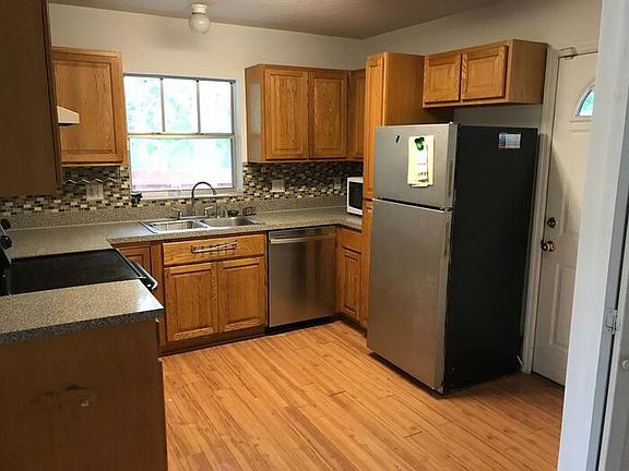 5th image of 2910 E Washington St