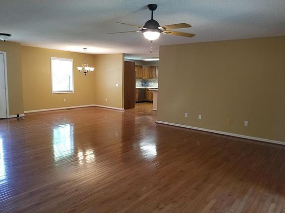 5th image of 1806 Southcliff Dr