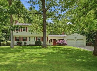 17 Raymond Dr, Wilbraham, MA 01095