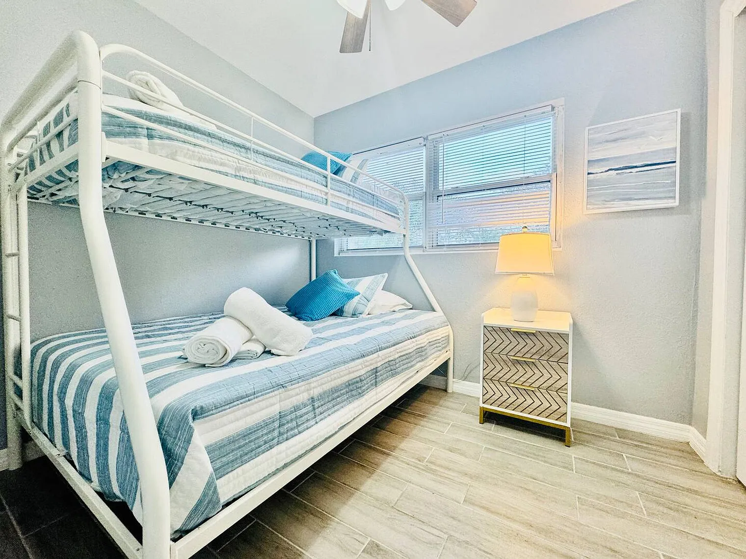 3 bed, 1.0 bath, 1194 sqft, $2,596 — Photo 4