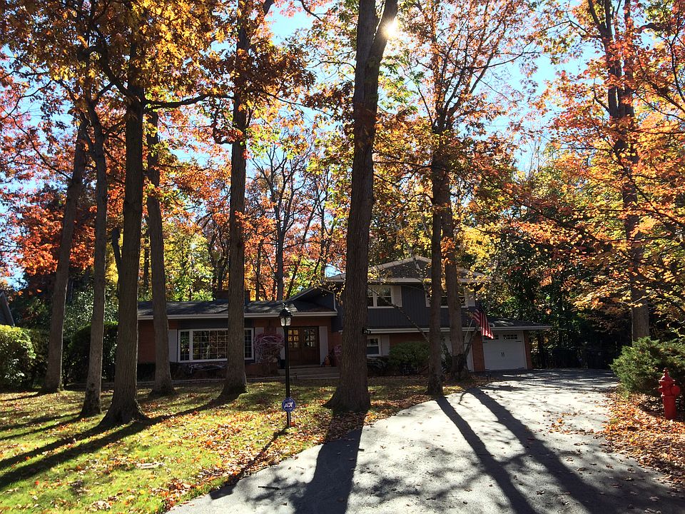 2nd image of 240 Melba Ln