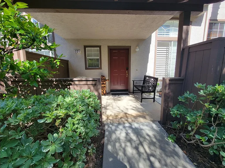 10260 Wateridge Cir #221 — Photo 2