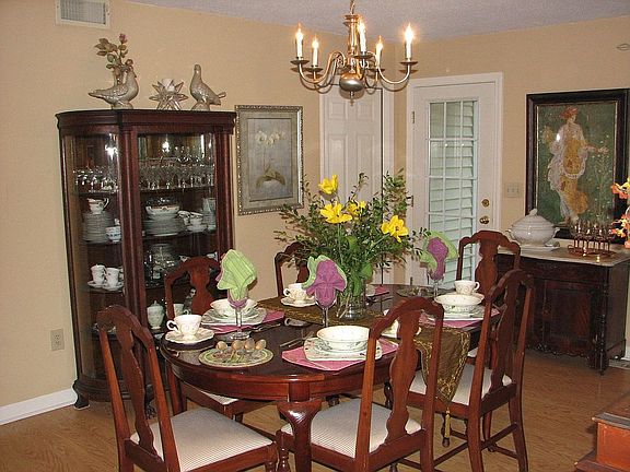 The dining room is just waiting for your dinner parties