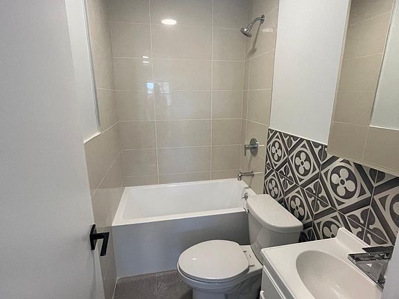 3rd image of 3560 Carlisle Pl #2C