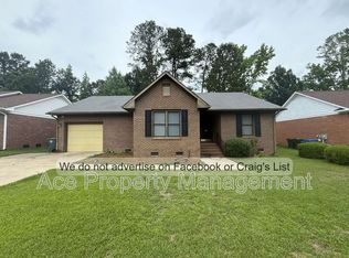 212 Fair Oaks Dr, Fayetteville, NC 28311