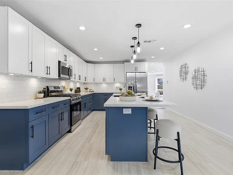 8002 Lichen Ln — Photo 9