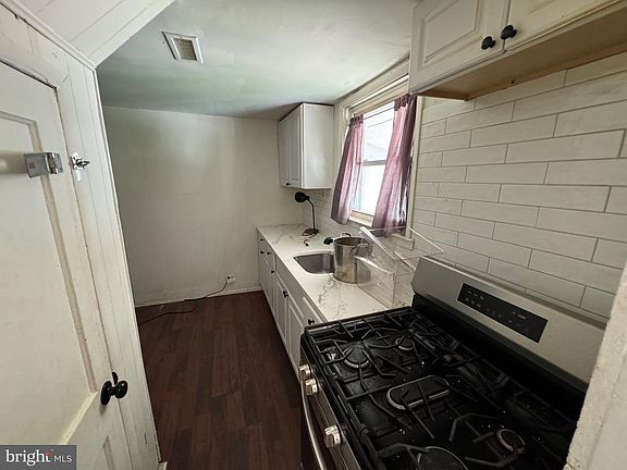 3rd image of 2606 Smithers St