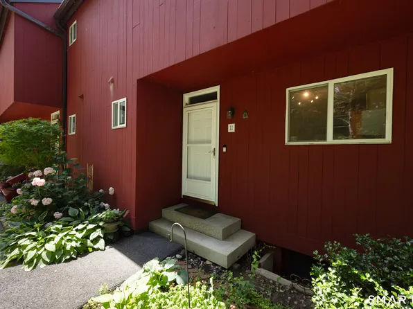 11 Lower Commons #11, Woodbury, CT 06798