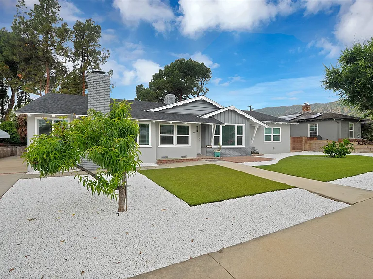 515 Crestview Dr — Photo 2