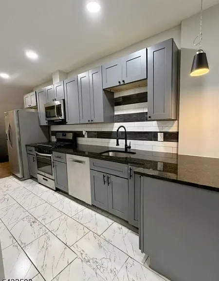 65 Clendenny Ave — Photo 4
