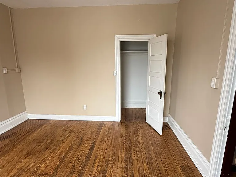 49 W Commerce St — Photo 26