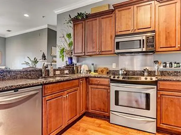 425 E McDonough St, Savannah, GA