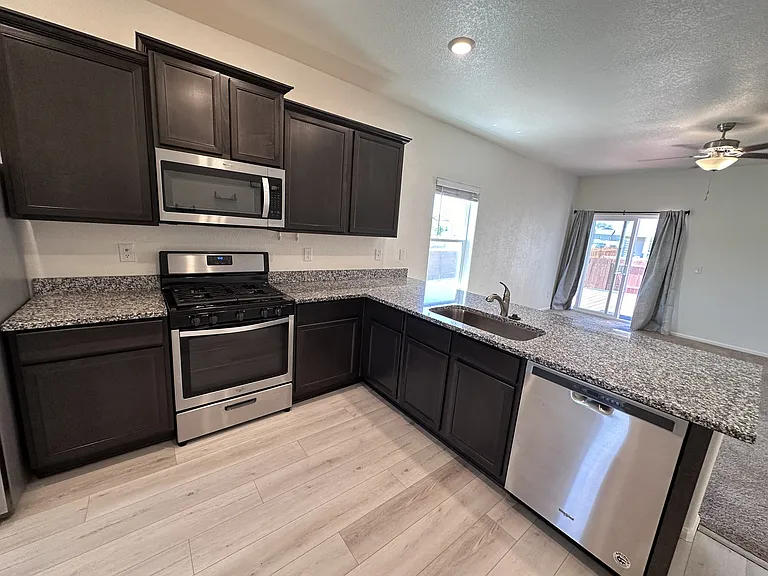 525 Quincy Rr Ave — Photo 7