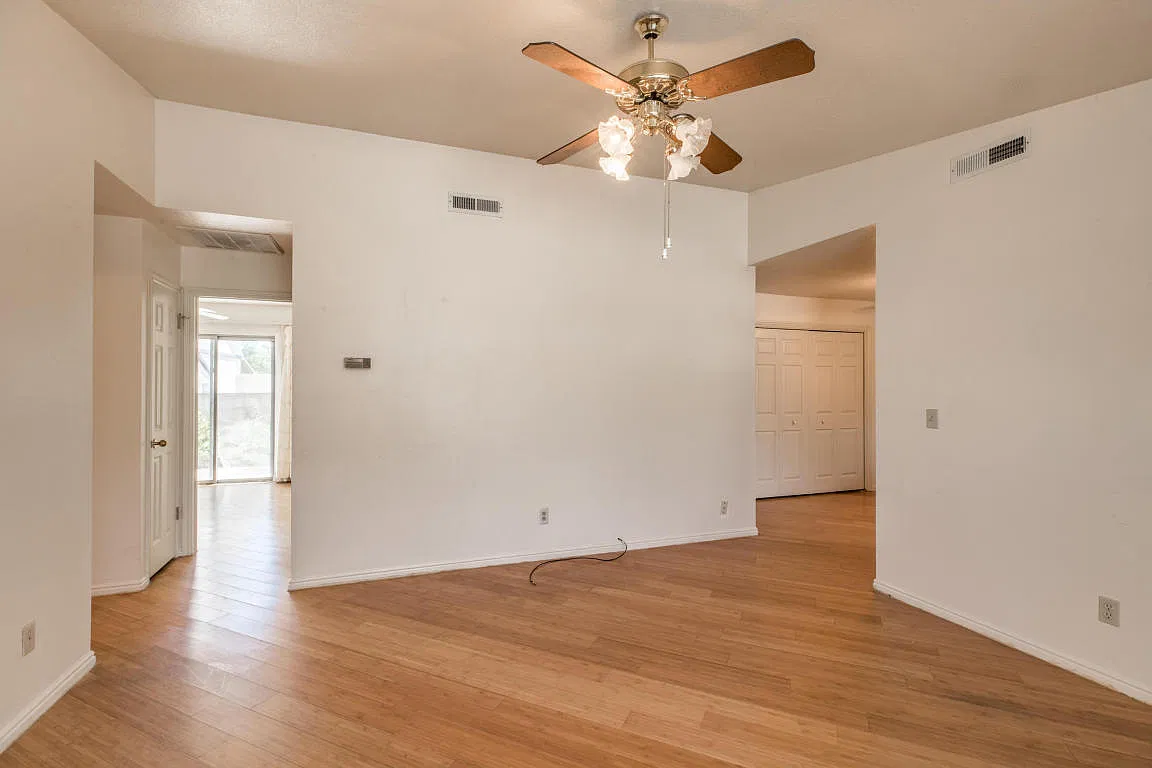 2 bed, 993 sqft, $1,350 — Photo 4