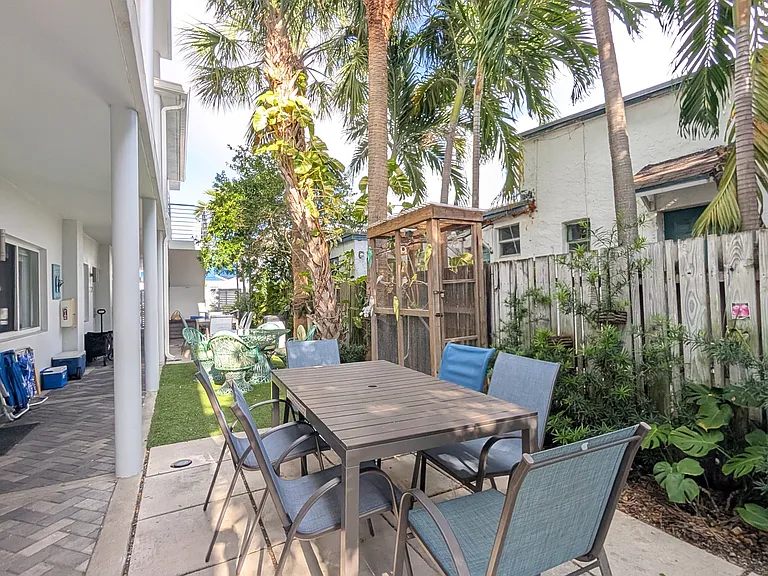 4324 N Ocean Dr #1 — Photo 8