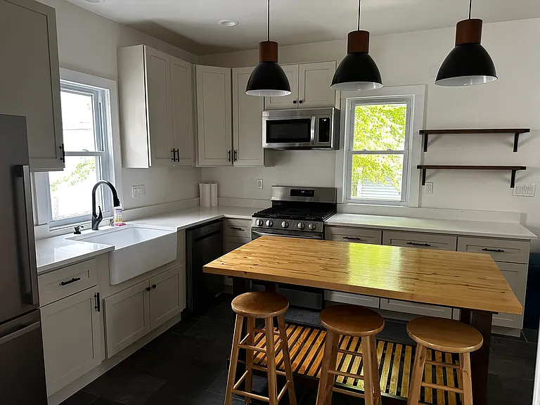 619 E Potter Ave — Photo 2