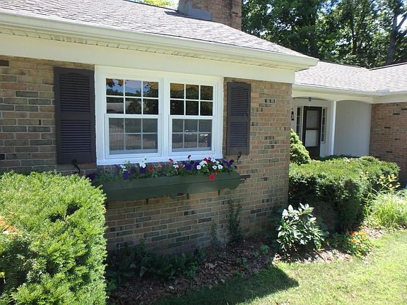 3rd image of 475 Springs Dr