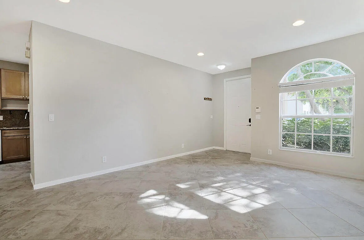 3 bed, 3.0 bath, 2122 sqft, $3,500 — Photo 4