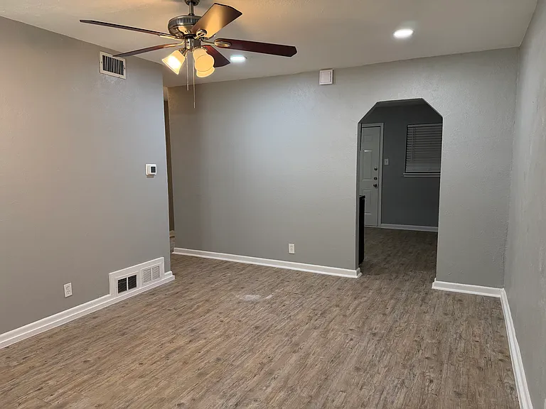 2505 Normont Cir — Photo 4