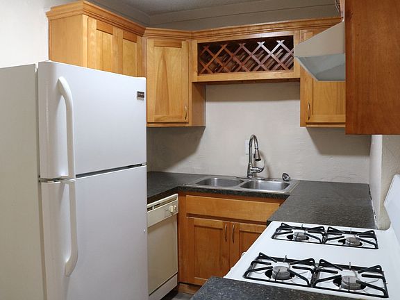 3rd image of 905-911 W 40th Ter #907-06