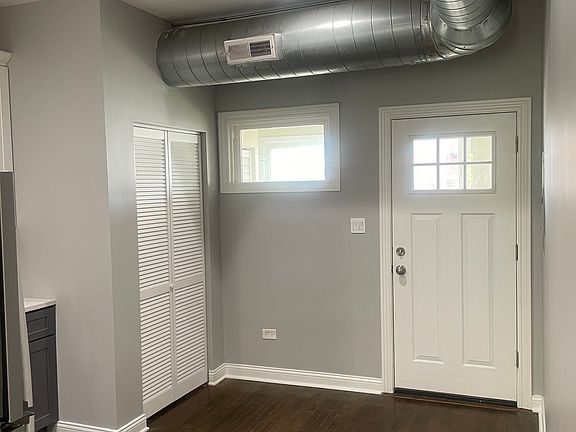 2nd image of 2923 N Wisner Ave #2