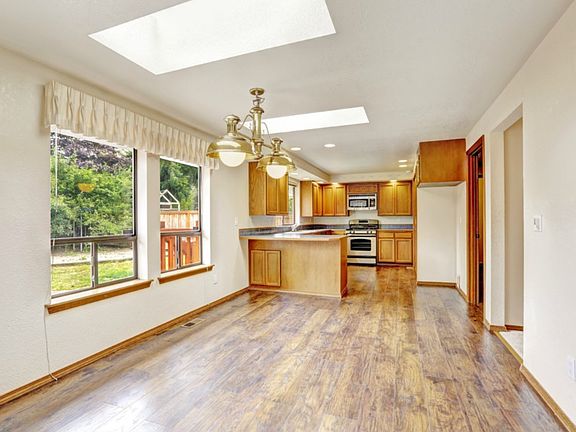 5th image of 15017 112th Ave E