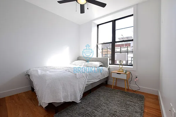 Rented by null | media 33