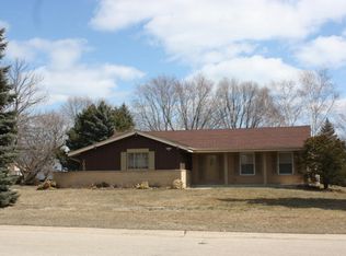 7050 N Range Line Rd, Glendale, WI 53209