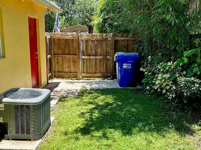 231 NE 24th Ave #1 — Photo 3