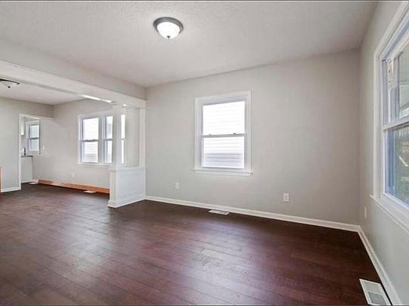 3rd image of 340 N Belmont Blvd