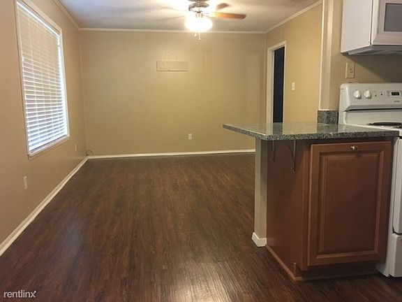 3rd image of 30 Brittany Ct
