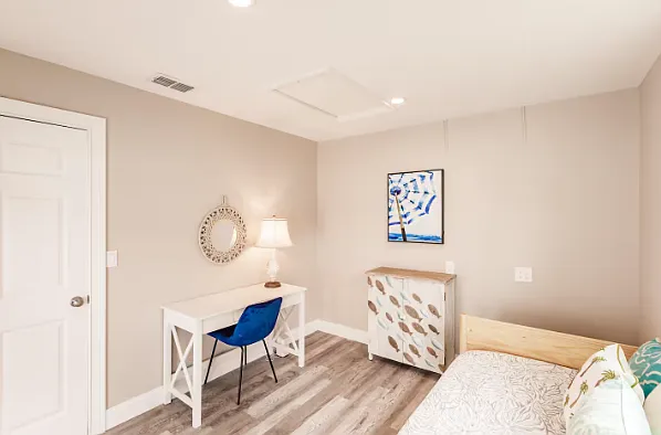 4 bed, 1740 sqft, $9,750 — Photo 3