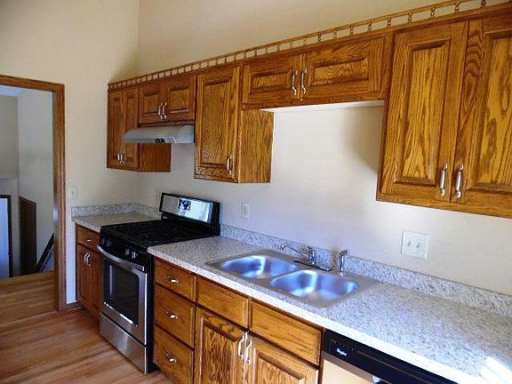 2nd image of 2778 Southlawn Dr N