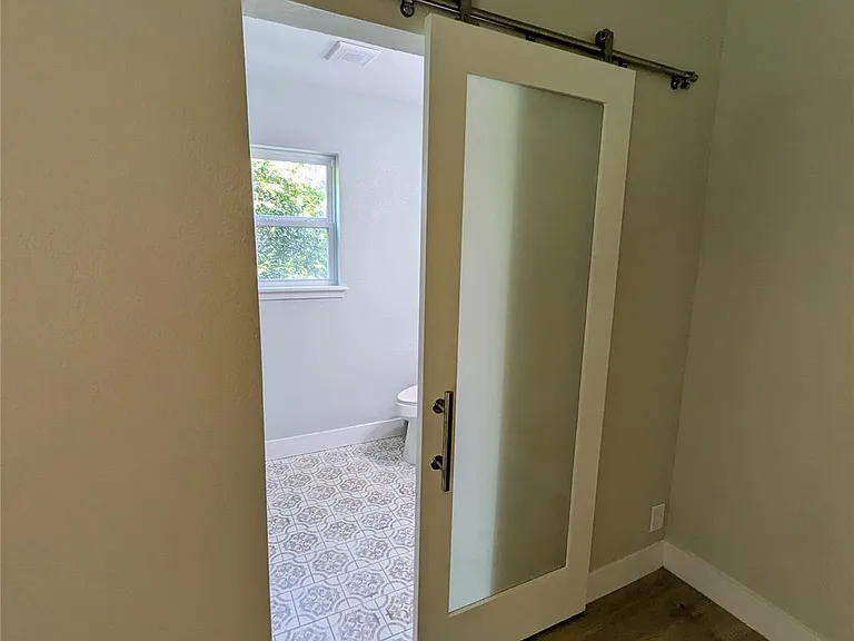 9705 Marlborough Dr — Photo 12