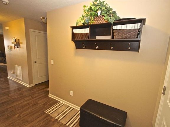 5th image of 1829 Persimmon Grove Dr