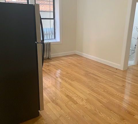 3rd image of 14715 Northern Blvd APT 1O
