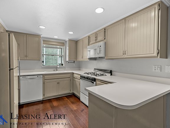 5th image of 26914 Rainbow Glen Dr Unit 211