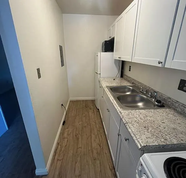 Baywood Apartments — Photo 15