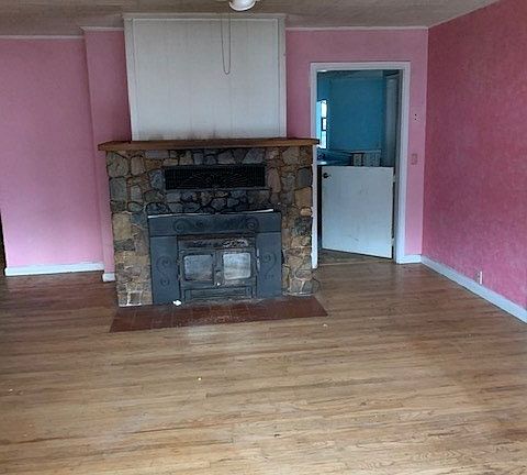 3rd image of 313 1st St