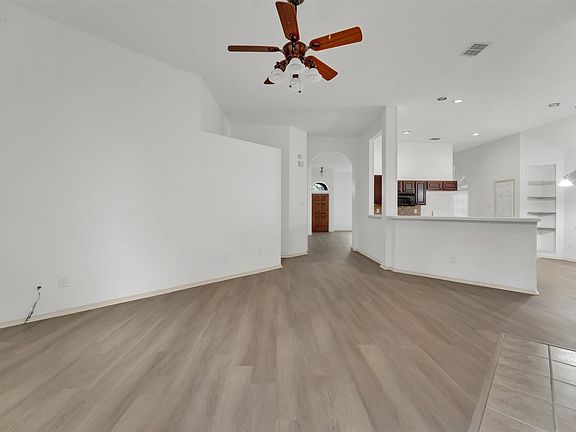 5th image of 5106 Petersburg Dr