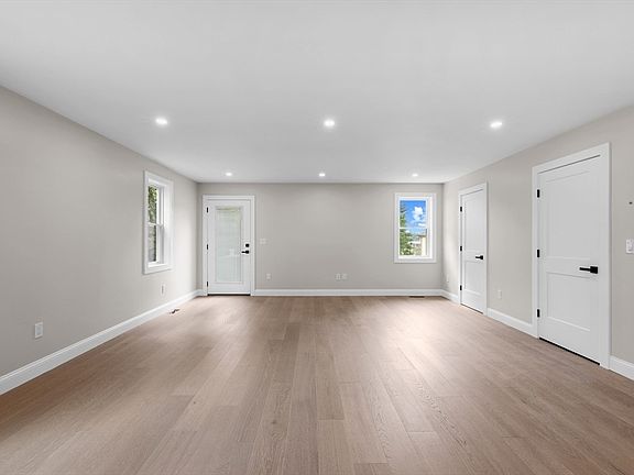 4th image of 120 Stowe St #120