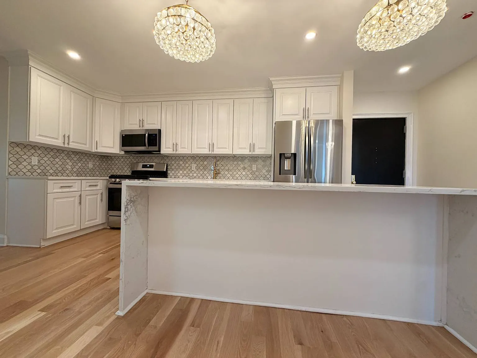 3 bed, 2.0 bath, $6,500 — Photo 3
