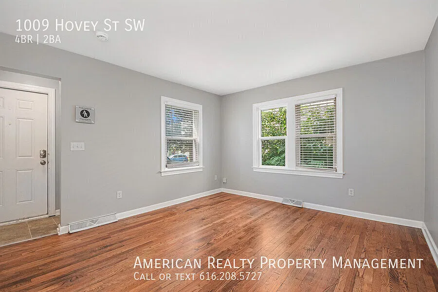 4 bed, 1200 sqft, $2,300 — Photo 2