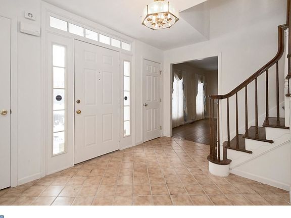 3rd image of 3 Foxcroft Dr