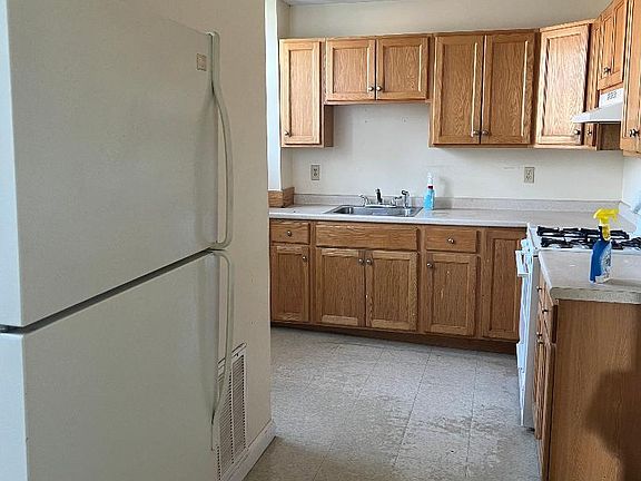 5th image of 571 Westford St #2