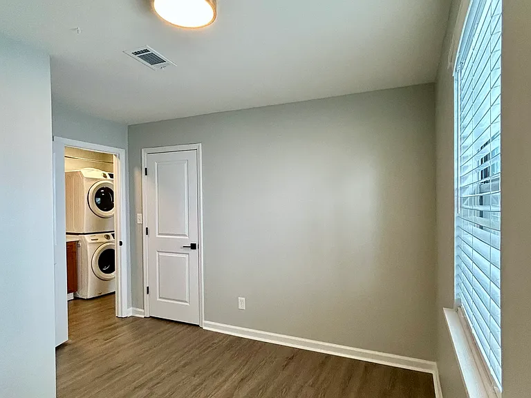 223 Little St SE — Photo 13